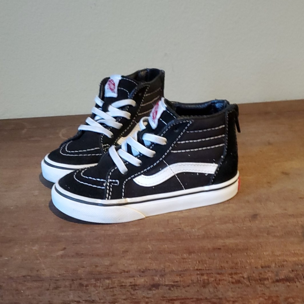 Toddler's Black and White Sk8 hi